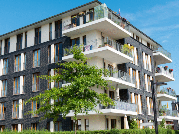 Apartament nou în cartier rezidențial sau vechi în centru?