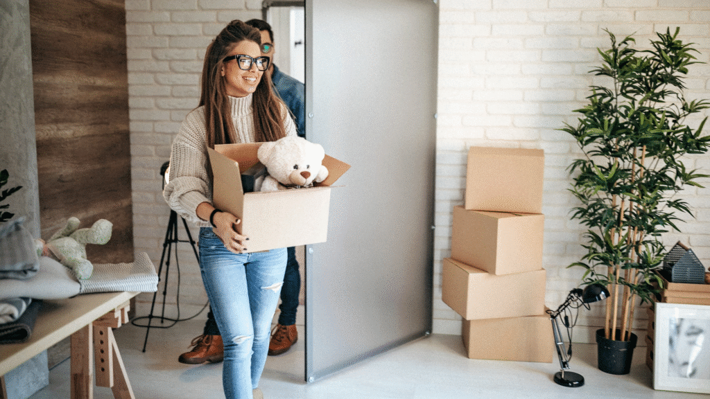 Ce să iei cu tine și ce să lași în urmă când te muți